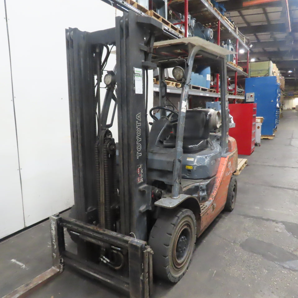 Toyota 8FGU25 4100Lbs. 3 Stage LP Gas Forklift 189" Lift 48"x4" Forks 2007