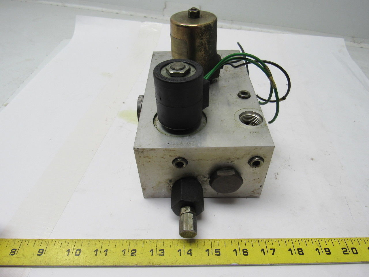 Hydraulic Manifold Block  From Raymond Pacer Model 60 Forklift