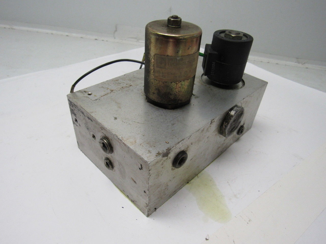Hydraulic Manifold Block  From Raymond Pacer Model 60 Forklift