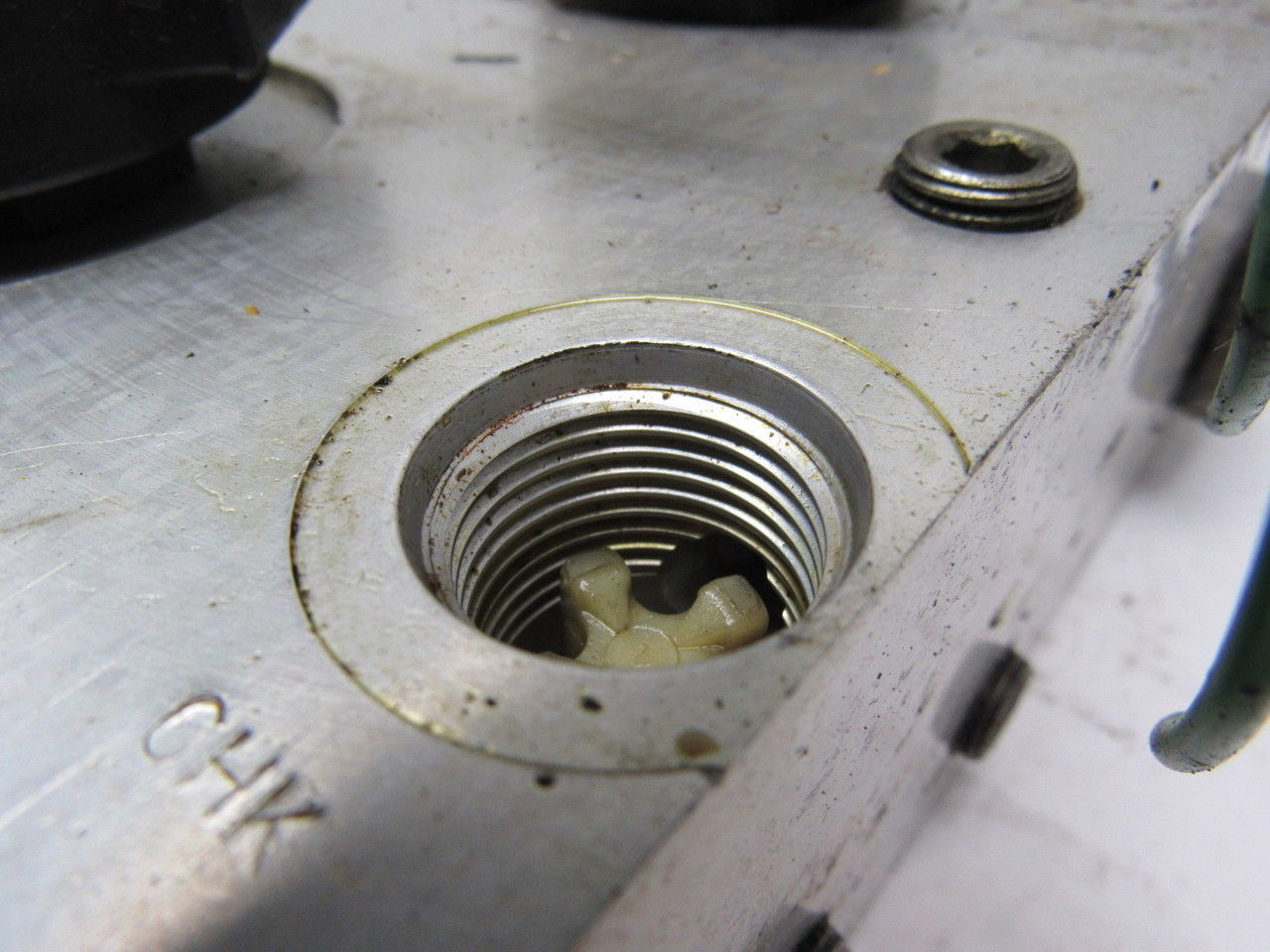 Hydraulic Manifold Block  From Raymond Pacer Model 60 Forklift