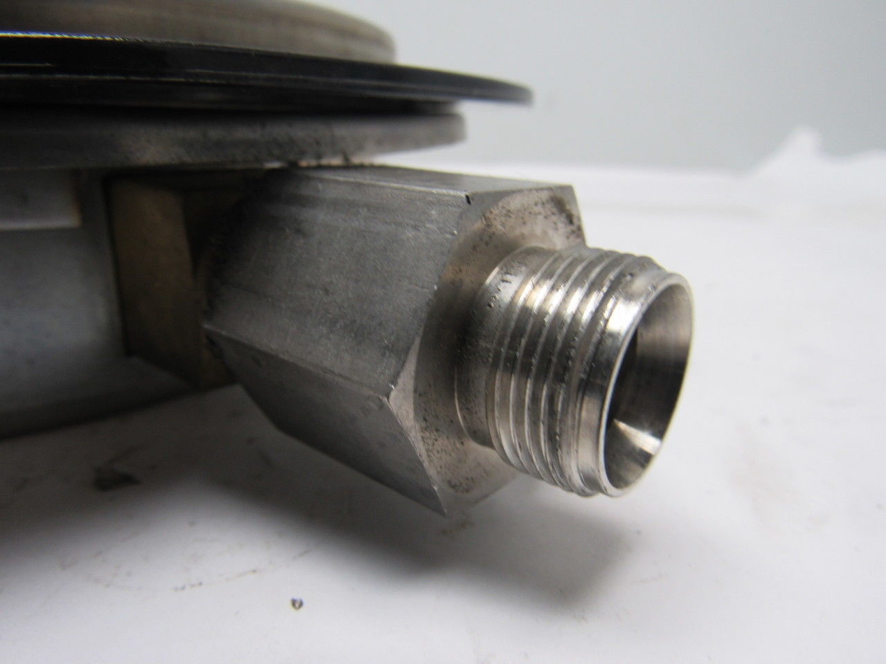 ENFM 6" Flanged Mount Liquid Filled Pressure Gauge 0-1000 Psi 1/2" npt Bottom