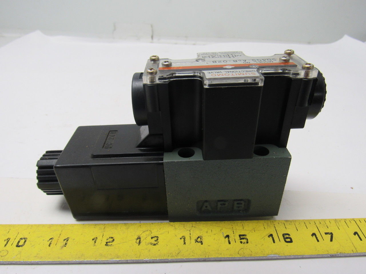 Sumitomo SD4GS-AcB-02B-D24-21-Z WD-21B-07 Directional Control Valve 24VDC