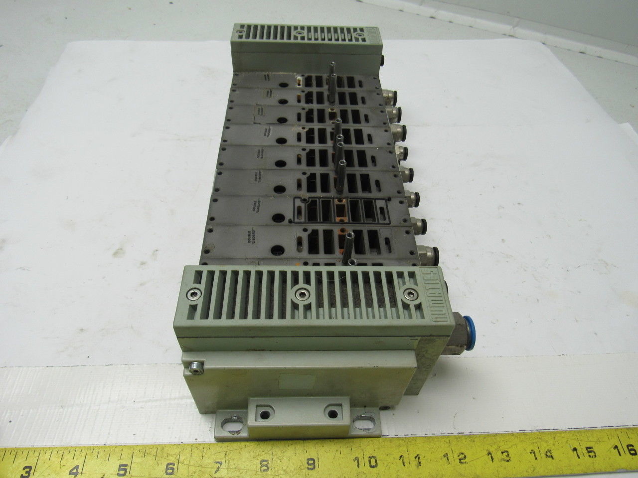 Numatics Ser. 239 Double Z Board 9 Port Pneumatic Air Manifold Assembly W/Caps