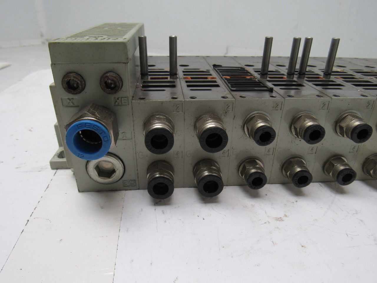 Numatics Ser. 239 Double Z Board 9 Port Pneumatic Air Manifold Assembly W/Caps