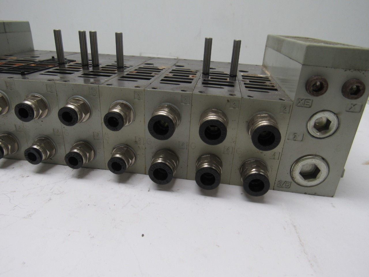 Numatics Ser. 239 Double Z Board 9 Port Pneumatic Air Manifold Assembly W/Caps