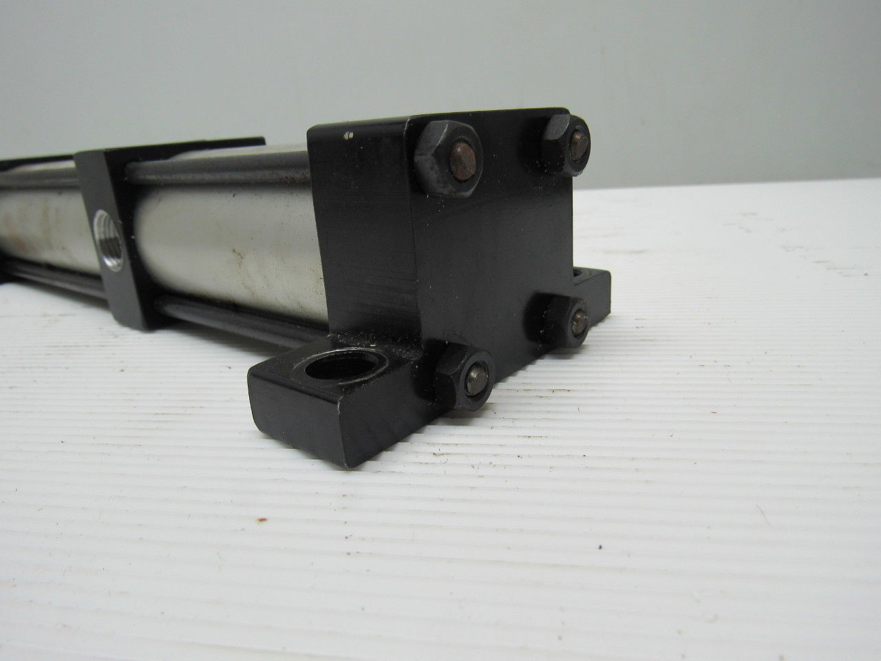 Numatics S2AK-03G4Z-AMU202A 1-1/2 Bore 3.375" Stroke Multi Position Air Cylinder