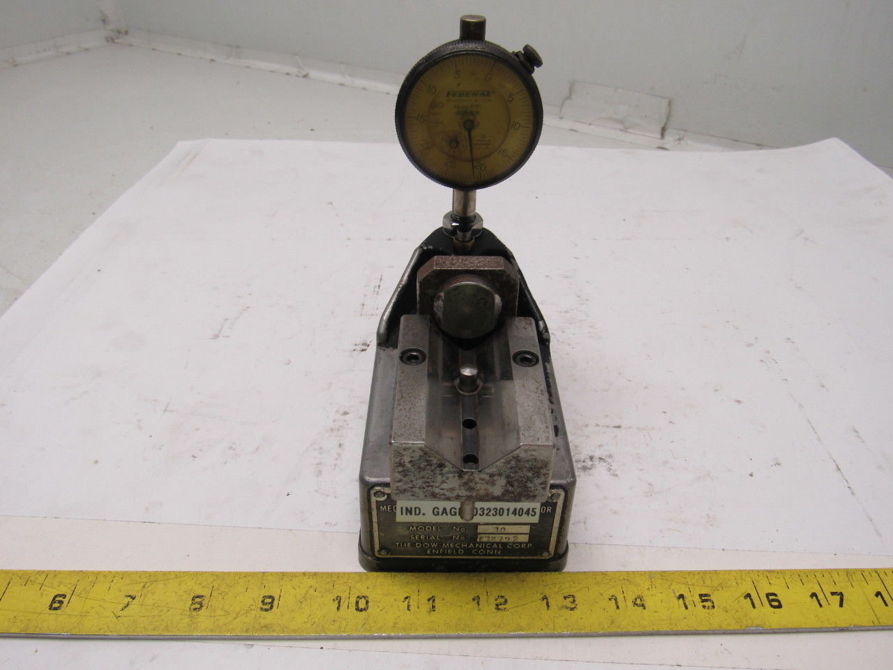 Dow Gage Model 10 Dial Manual Precision Parts Comparator Gauge .005mm Increment