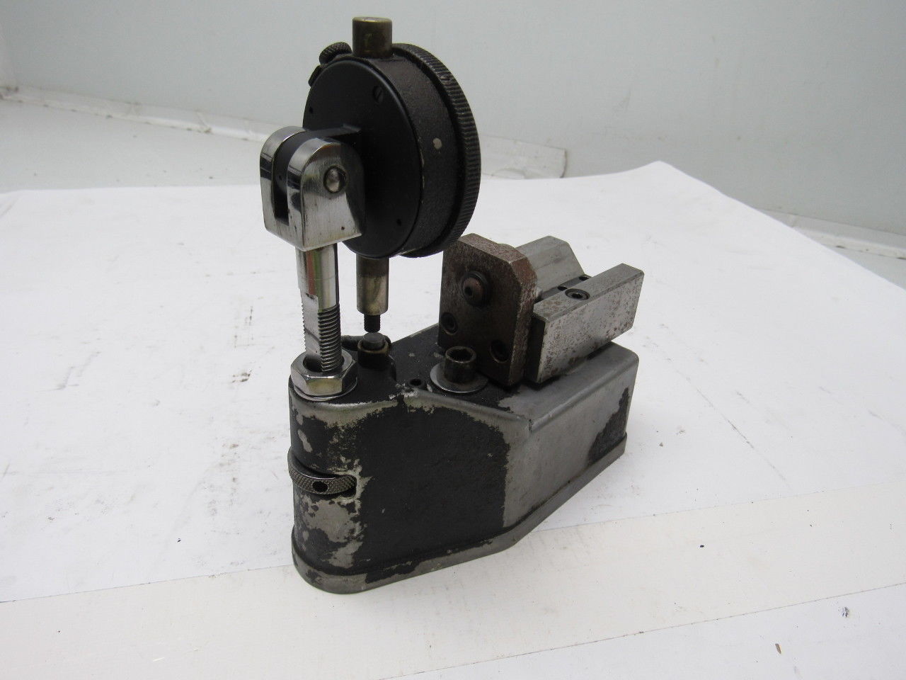 Dow Gage Model 10 Dial Manual Precision Parts Comparator Gauge .005mm Increment