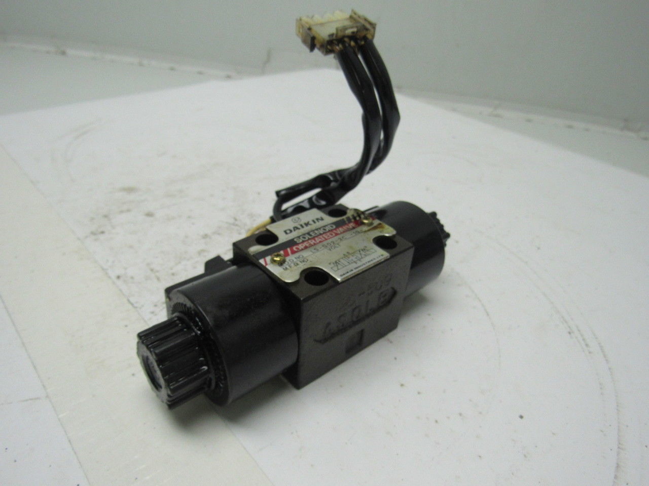 Daikin LS-G02-2CA-10-50S Hydraulic Solenoid Control Valve 100V Coil