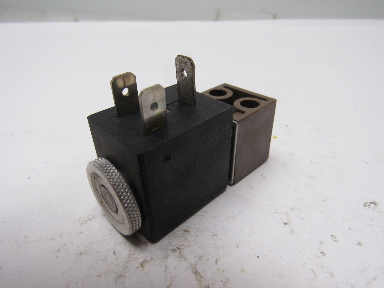 Fluid Automation 09-211H-04-H5 Solenoid Valve 24VDC 3.8W