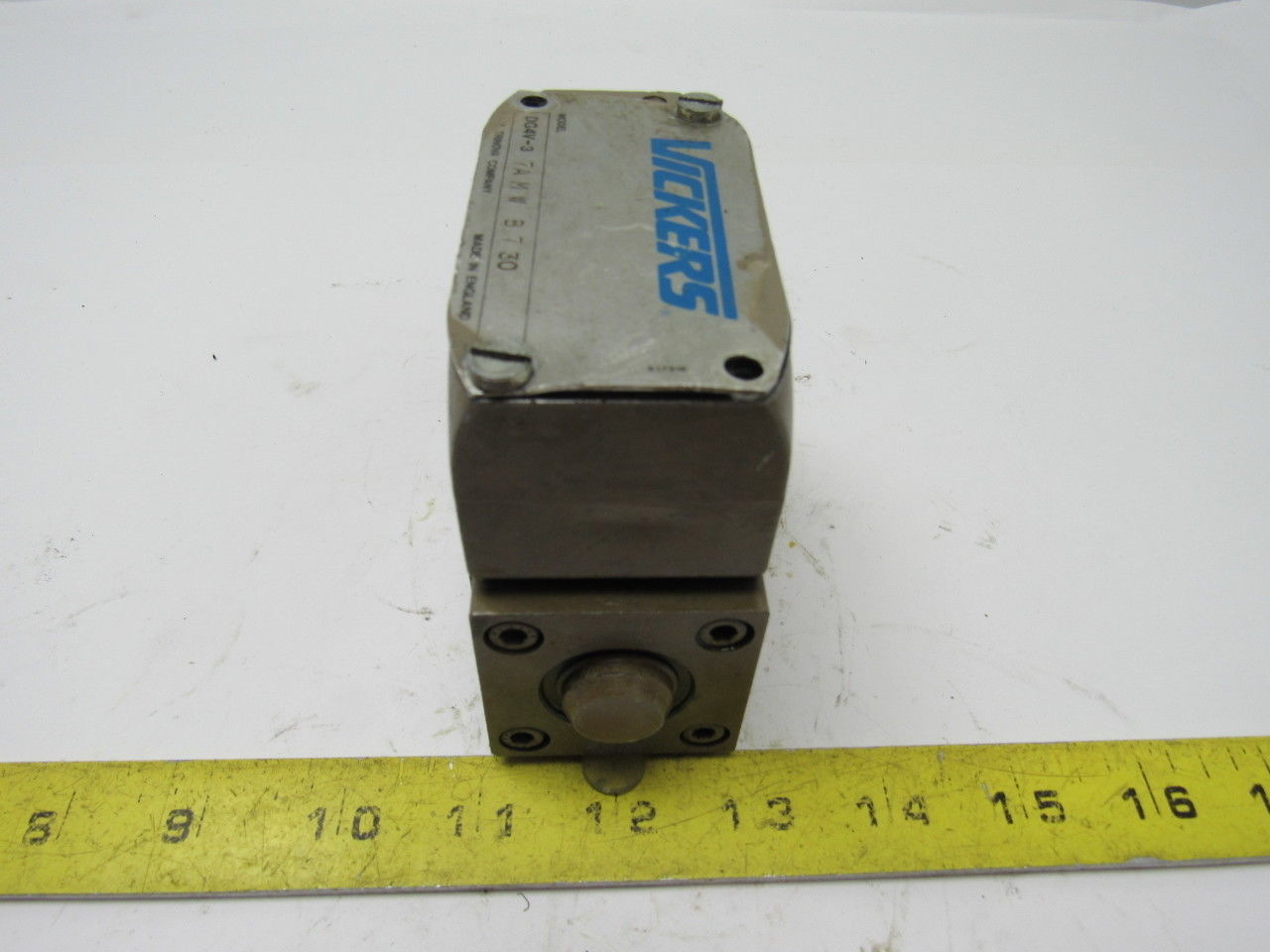 Vickers DG4V-3-7A-M-W-B-7-30 Hydraulic Solenoid Valve 110V Coil 3000PSI