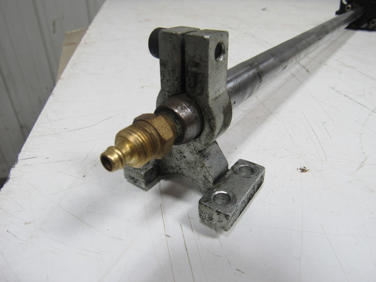 Smooth Round Pneumatic Air Cylinder 35-1/2" Stroke 5/8" Rod 1-1/8" Bore