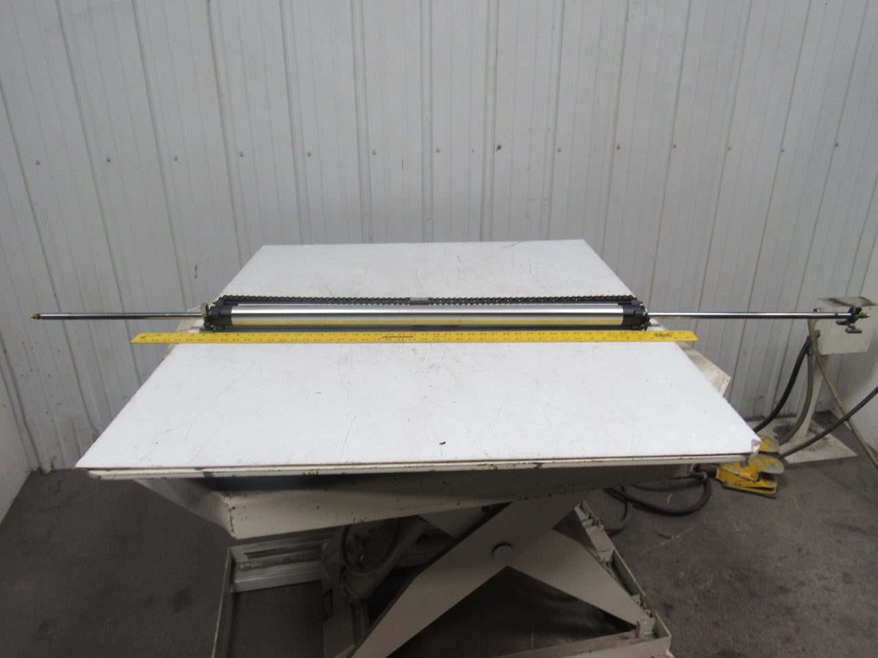 Smooth Round Pneumatic Air Cylinder 35-1/2" Stroke 5/8" Rod 1-1/8" Bore