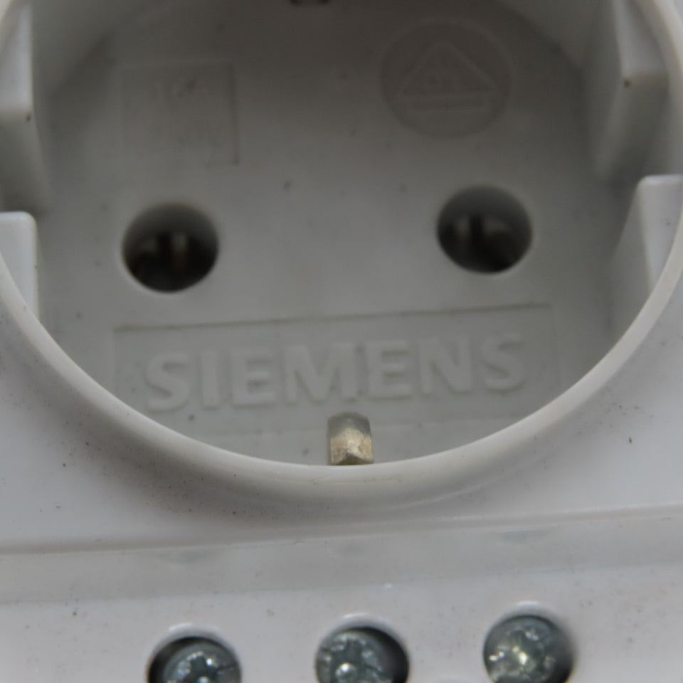Siemens 5TE6 800 Shuko Female Socket Outlet Din Rail Mount 230V 16A