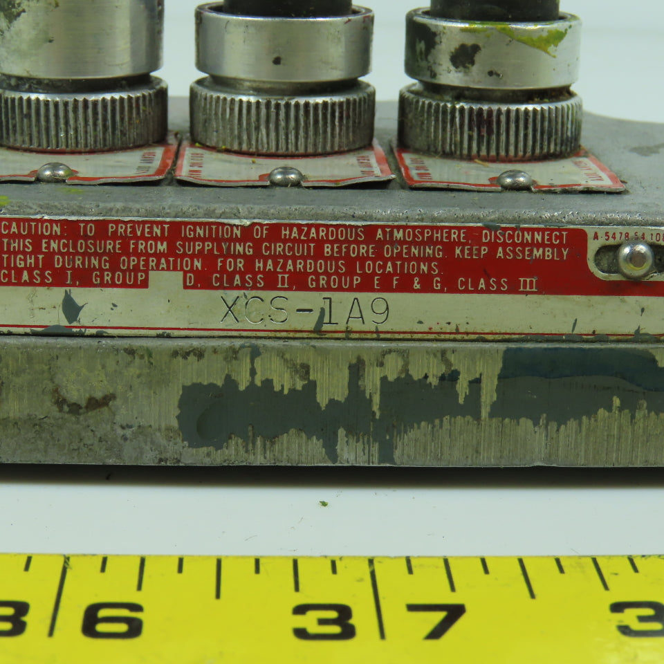 Killark XCS-1A9 3-Button Momentary Contact Hazardous Location Push Switches 600V