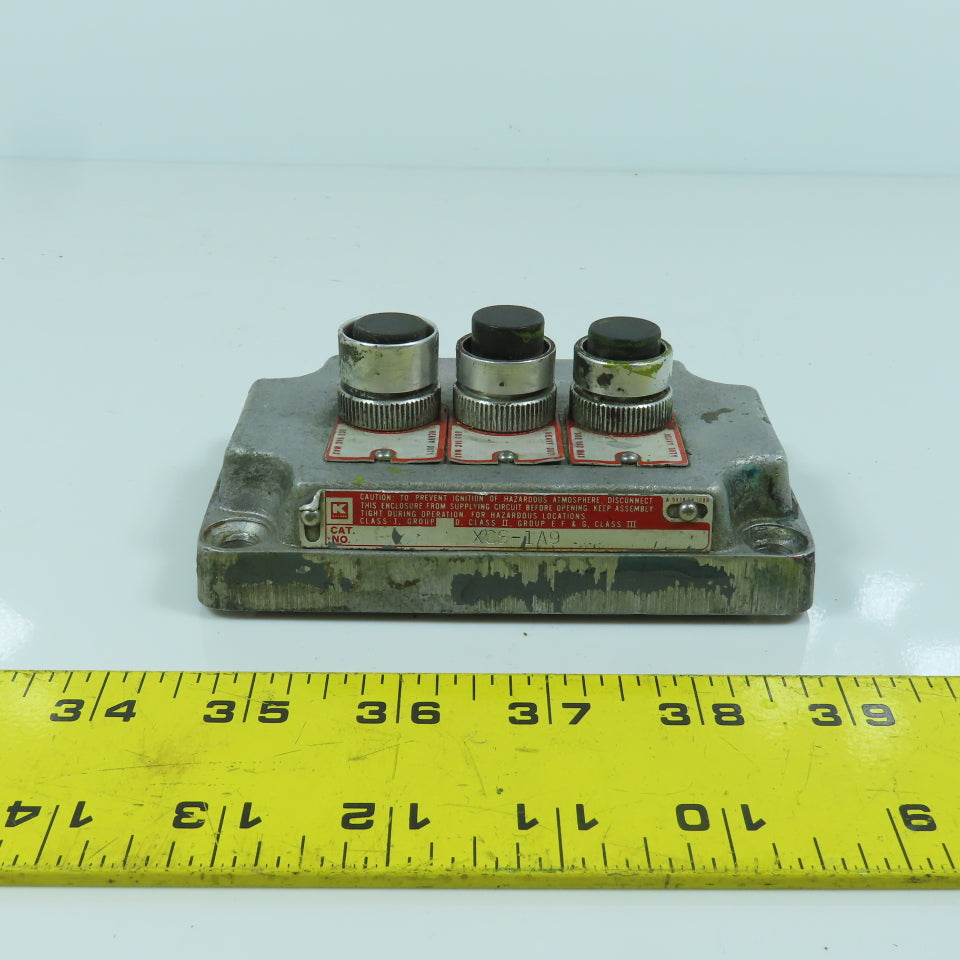 Killark XCS-1A9 3-Button Momentary Contact Hazardous Location Push Switches 600V