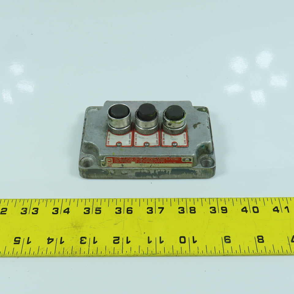 Killark XCS-1A9 3-Button Momentary Contact Hazardous Location Push Switches 600V